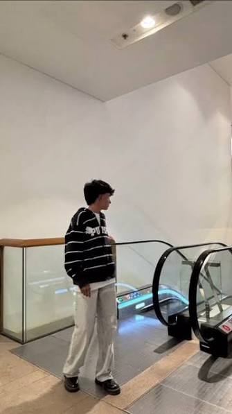 Photo devant un escalator